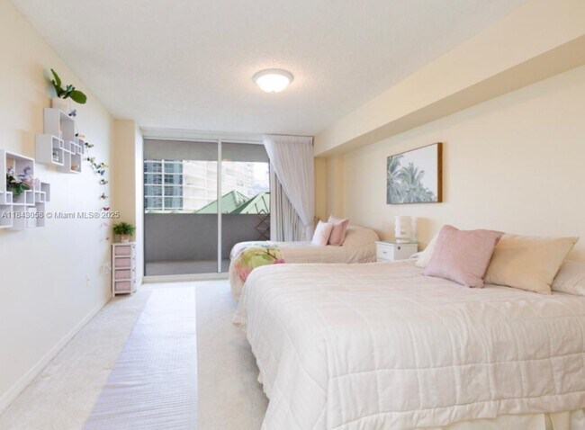 Building Photo - 16711 Collins Ave