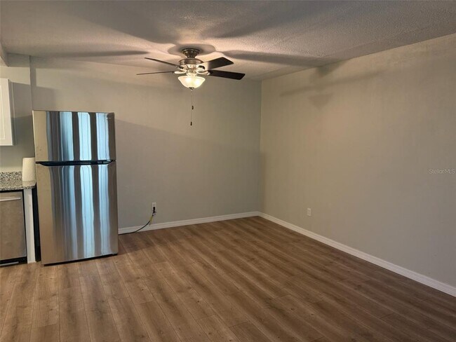 Building Photo - 6519 W Newberry Rd