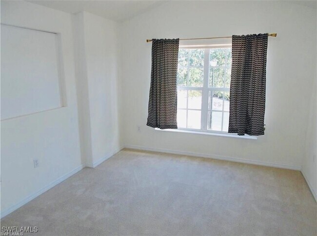 Building Photo - 1355 Henley St