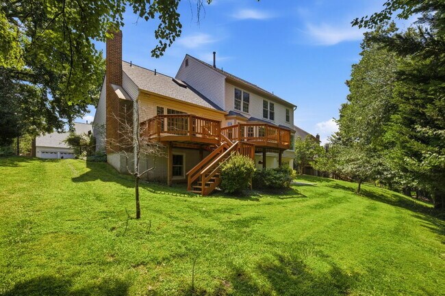 Building Photo - Spacious 5-Bedroom Colonial with Walk-Out Basement in Sought-After Stonebridge