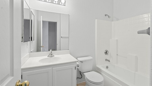 Building Photo - Charming 3-Bedroom 2bathroom in Santa Rosa!