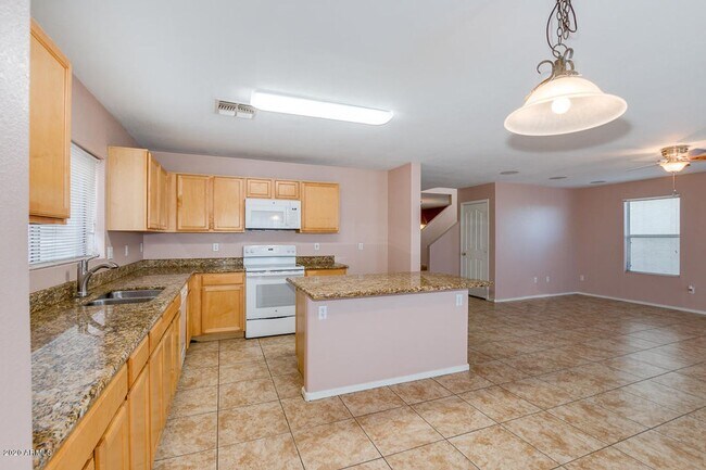 Building Photo - Charming 4 Bed home in Avondale with commu...