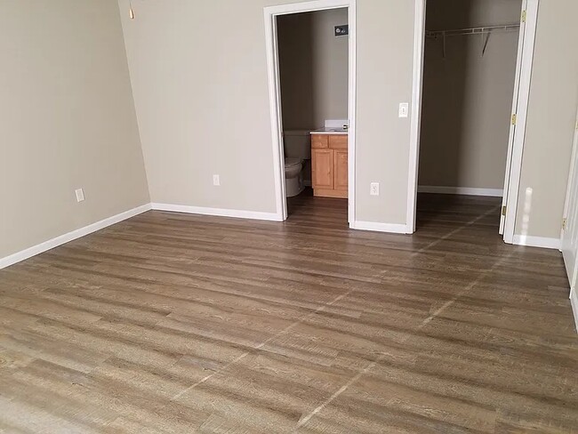 Building Photo - 605 Privet Dr