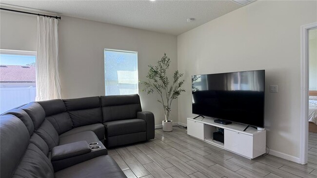Building Photo - 2129 Hibiscus Pl