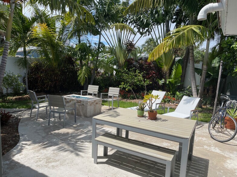 Building Photo - 3203 Marine Dr