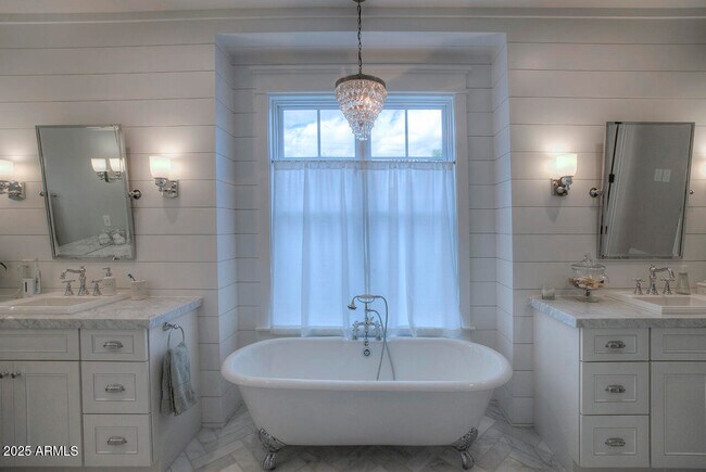 Building Photo - 4535 E Calle Ventura