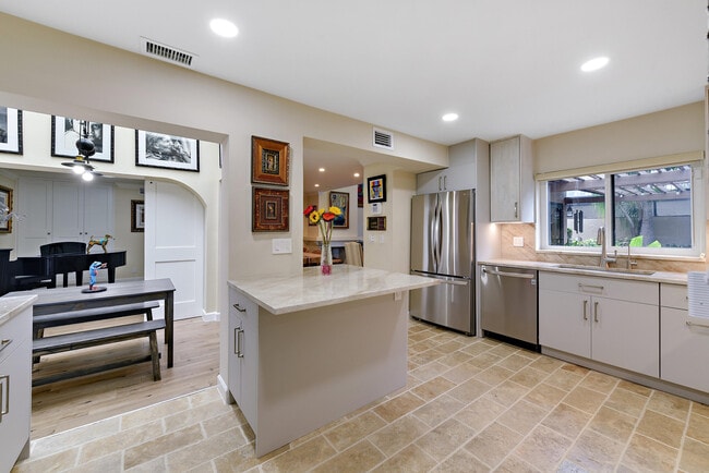 Building Photo - 6548 Patio Ln