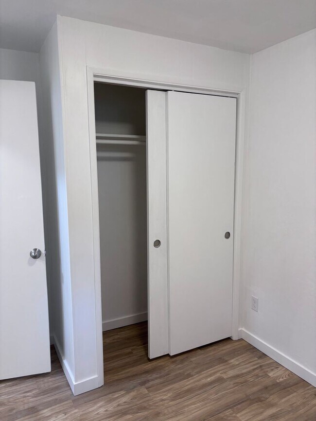 Building Photo - BIR225