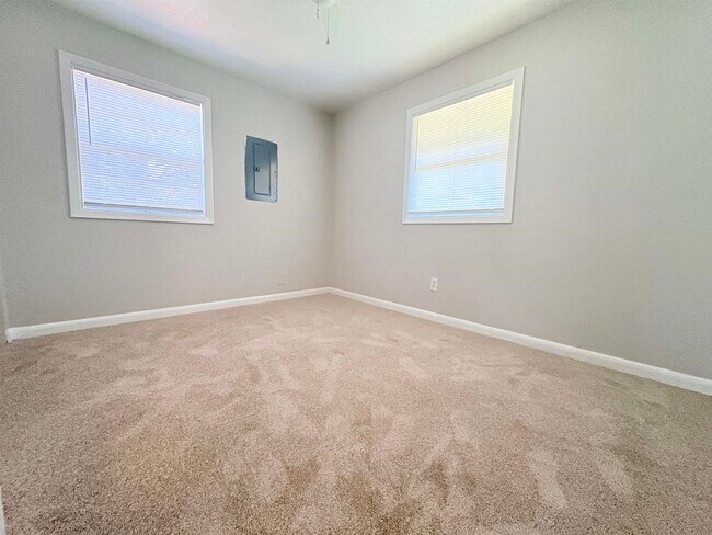 Building Photo - 3515 Falcon Dr