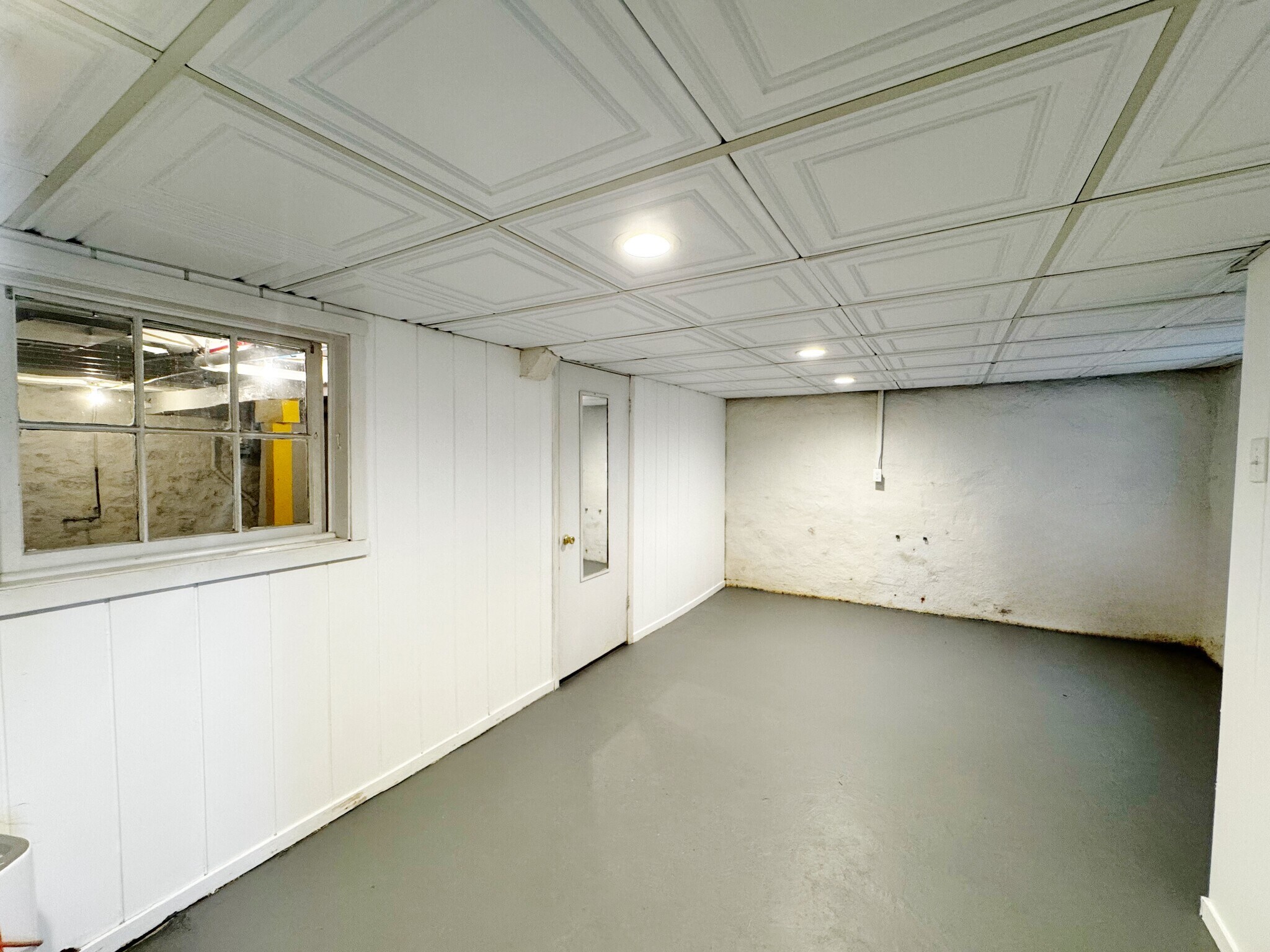 Basement studio space - 3808 Fairview Ave