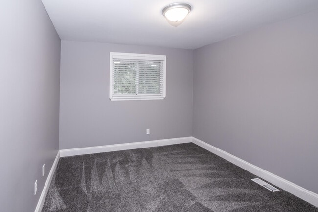 Building Photo - 40611 W 10 Mile Rd