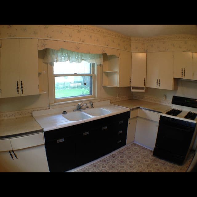 Building Photo - 313 E 3rd St