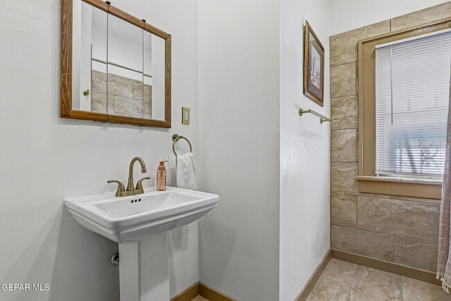 Building Photo - 1546 Upson Dr