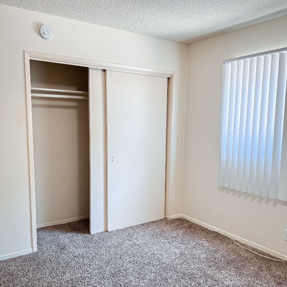 Building Photo - 1001 E Stearns Ave