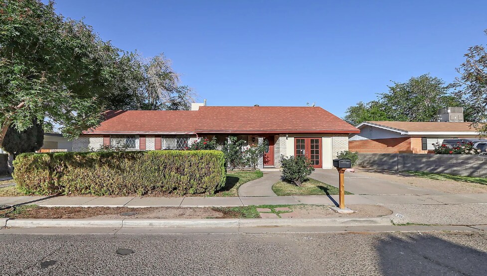 Primary Photo - 2110 Thomas Dr