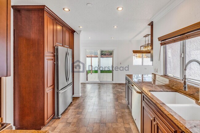 Building Photo - 603 S Mansfield Ave