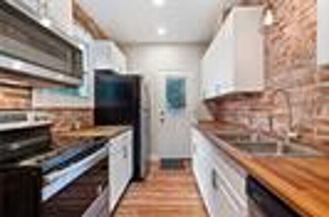 Building Photo - 516 Borland St
