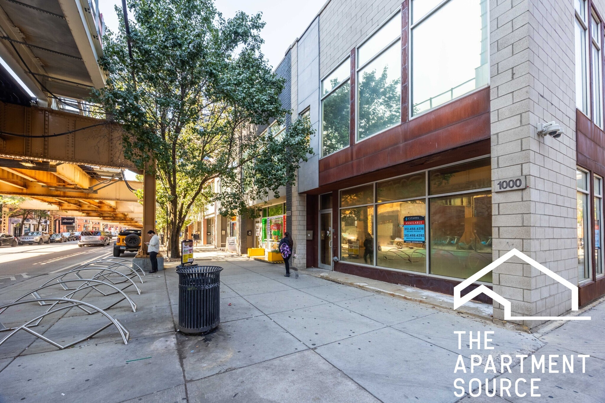 Building Photo - 1008 W Lake St