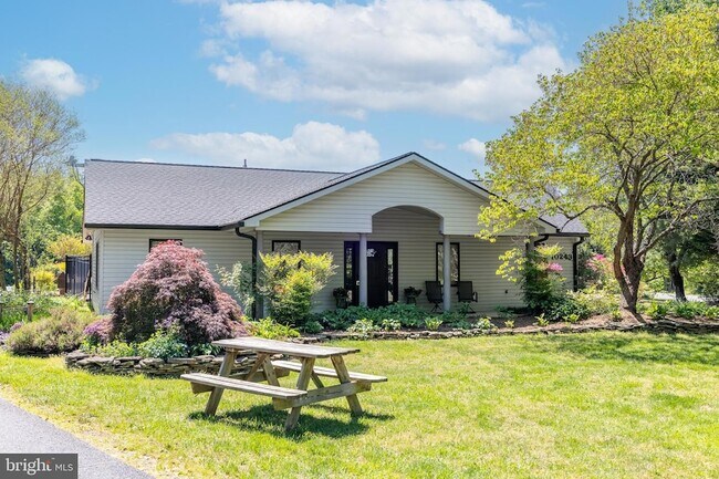 Building Photo - 7386 Monroe Dr