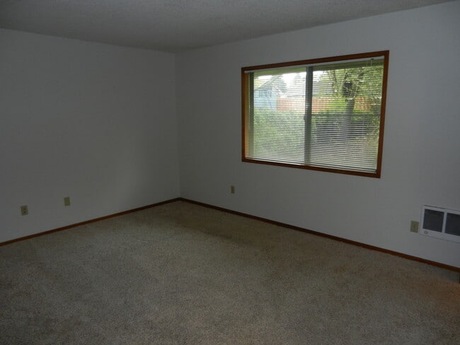 Building Photo - Well-Located Home with Fireplace, Fenced Yard & 2-Car Garage