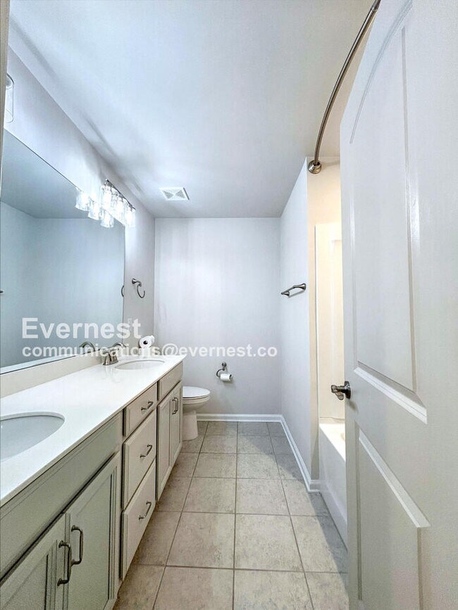 Building Photo - 9226 Northfield Crossing Dr