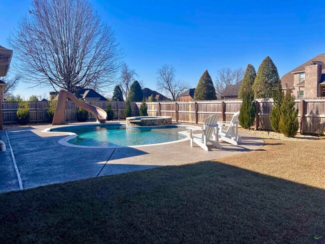 Building Photo - 305 Taylor Elaine Dr