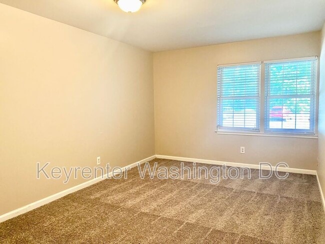 Building Photo - 17405 Pipers Way