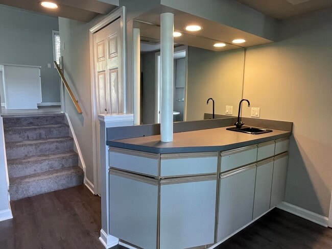 Building Photo - Rochester 3-Bedroom, 1.5 Baths, Entertainm...