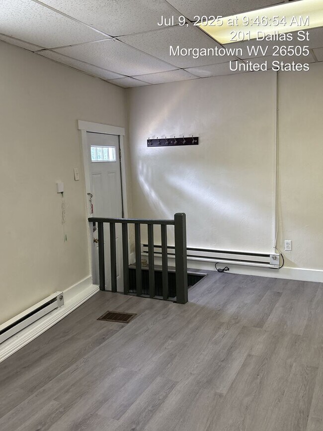 Building Photo - 487 Dallas St