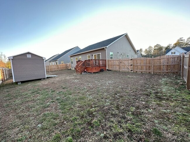 Building Photo - Like New 2018 Built First Floor 3 Bed/2 Ba...
