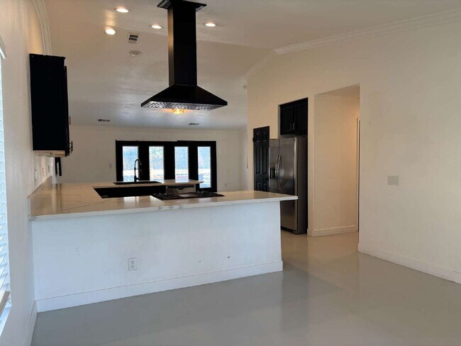 Building Photo - Coachella 4 Bedrooms Stunner