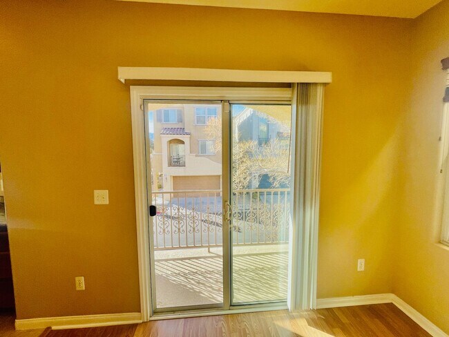 Building Photo - Open Design Plan 3 Bd + Office, 3 bth, New Floors, New paint!