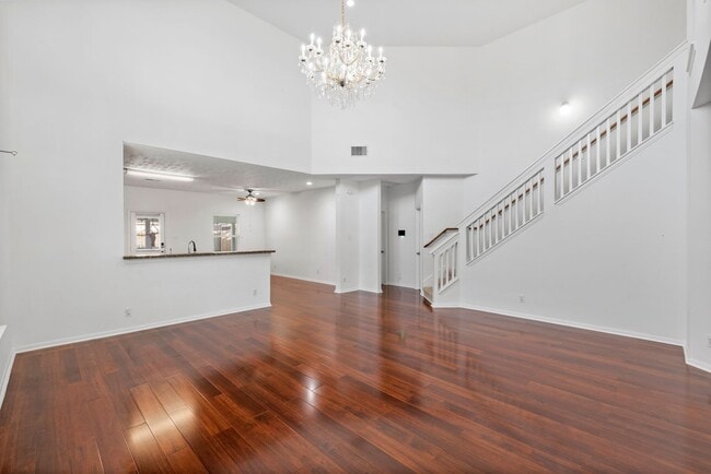 Building Photo - Comfort and Convenience in This Bay Colony Pointe Beauty