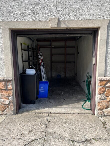 1 car garage - 3015 Belgrade St