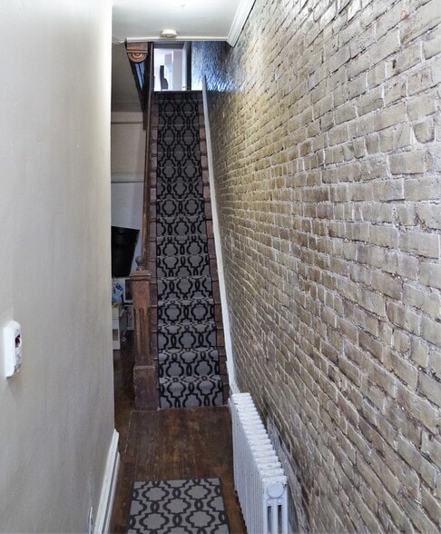 Building Photo - 618 E Girard Ave