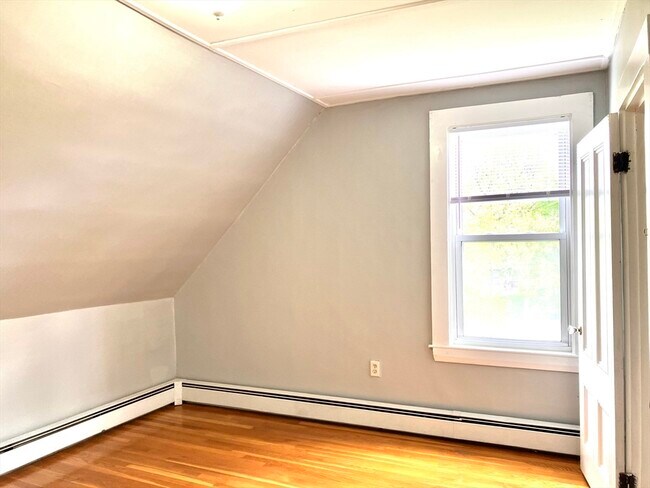 Building Photo - 65 Kirtland St
