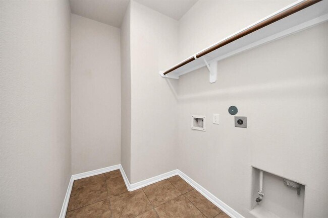 Building Photo - 24610 Emerald Pool Falls Dr