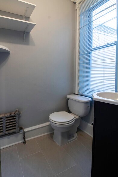 Building Photo - 6008 Jefferson St