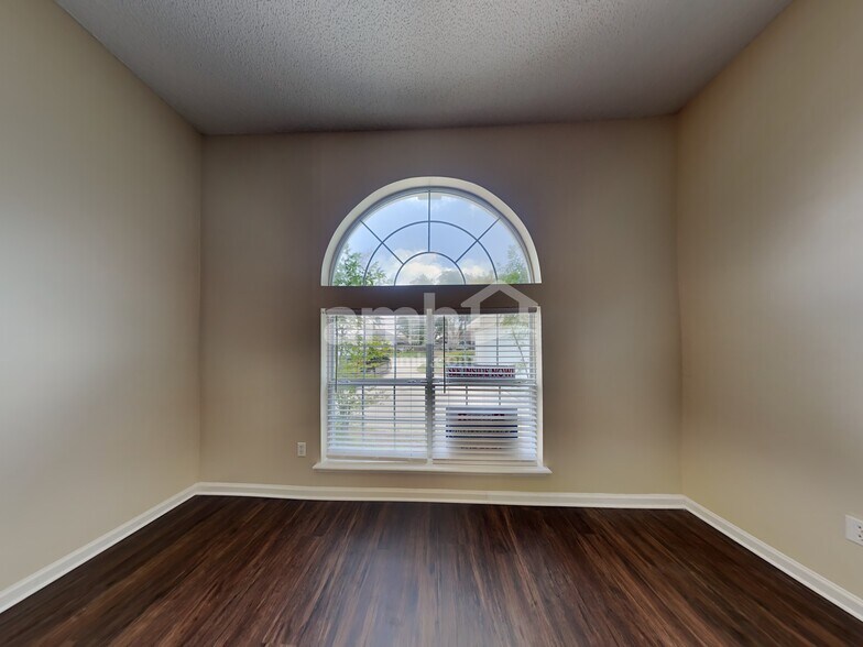 Building Photo - 357 Maplewood Dr
