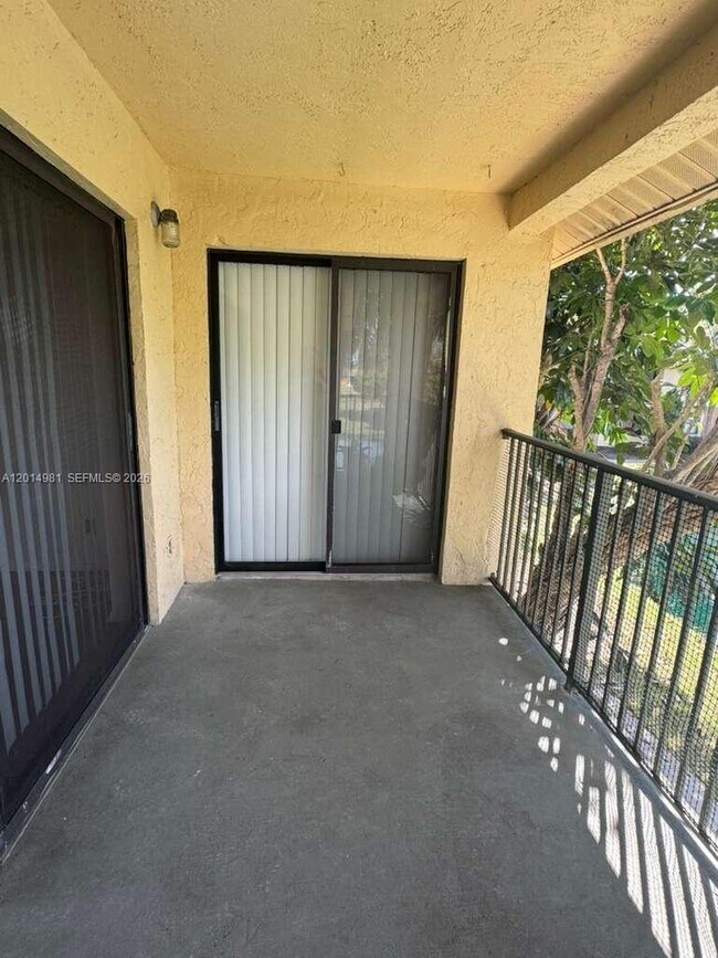 Building Photo - 9999 Summerbreeze Dr
