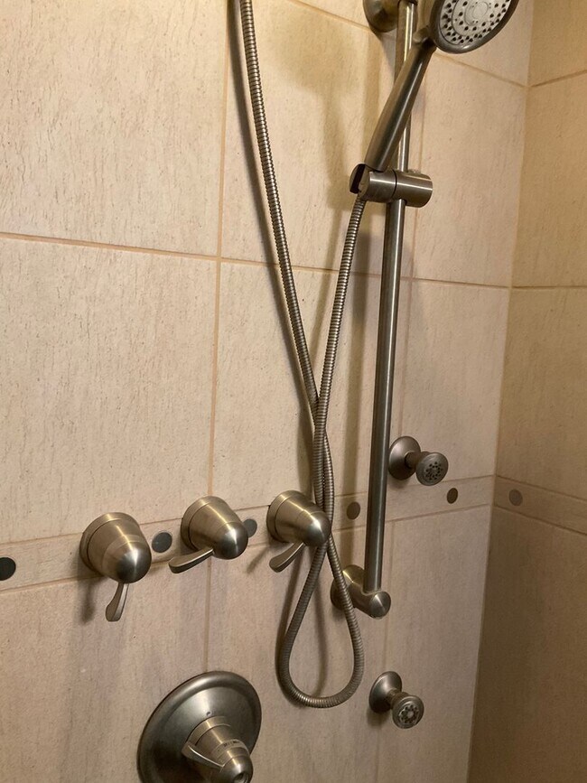 Building Photo - 6530 Derry St