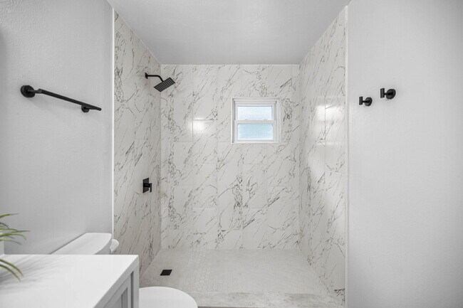 Building Photo - 5 Bahia Court Trce