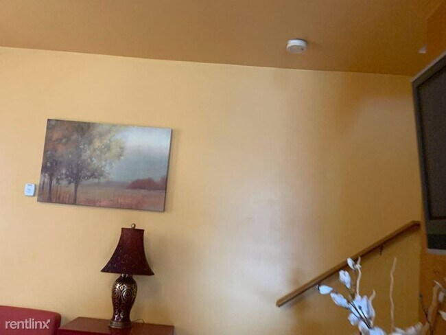 Building Photo - 2 br, 2 bath Townhome - 120 Park St