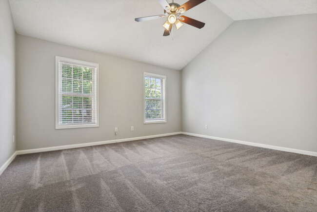 Building Photo - Fall in love with this home in Lawrenceville!