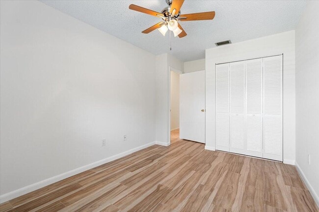 Building Photo - 3902 NW Cinnamon Tree Cir