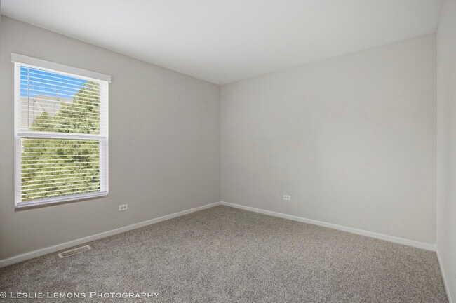 Building Photo - 337 Devoe Dr