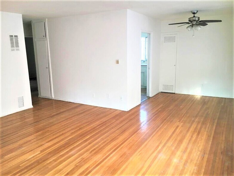Building Photo - 838 Hayworth Ave