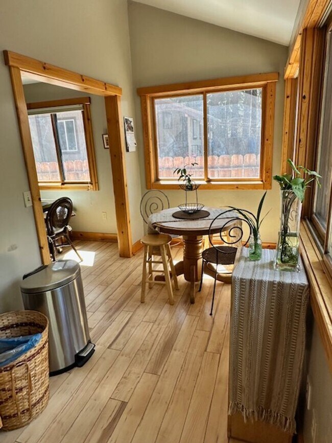 Building Photo - Cute 3Bd home available for a 3-6 month se...