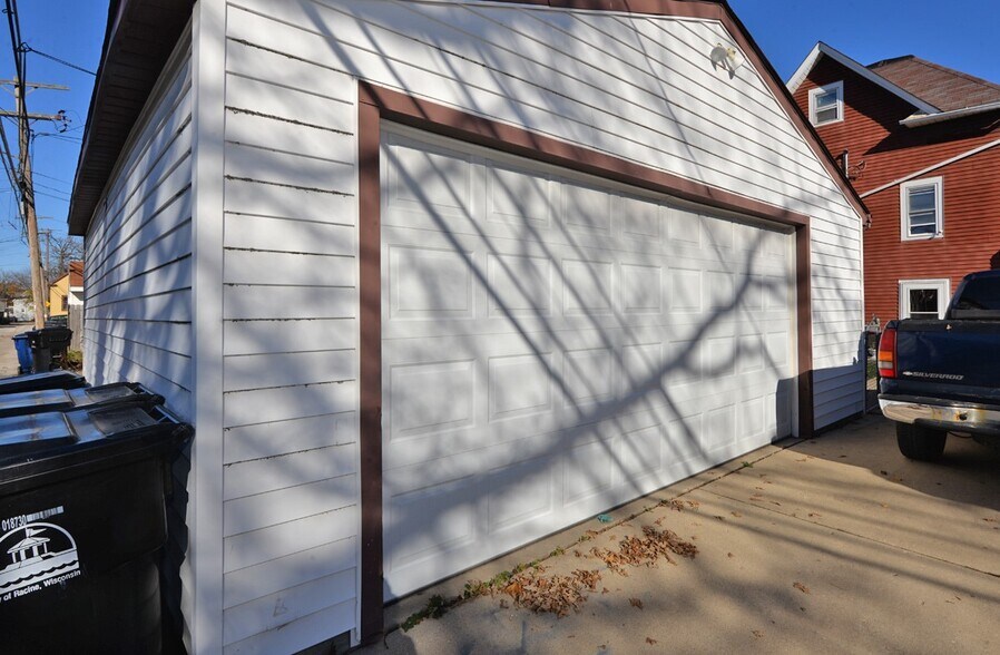 Garage - 1516 Thurston Ave