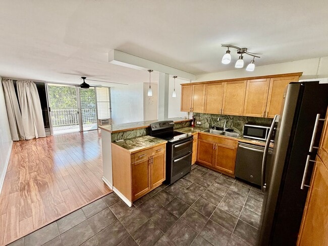 Building Photo - 95-2031 Waikalani Pl. #D705